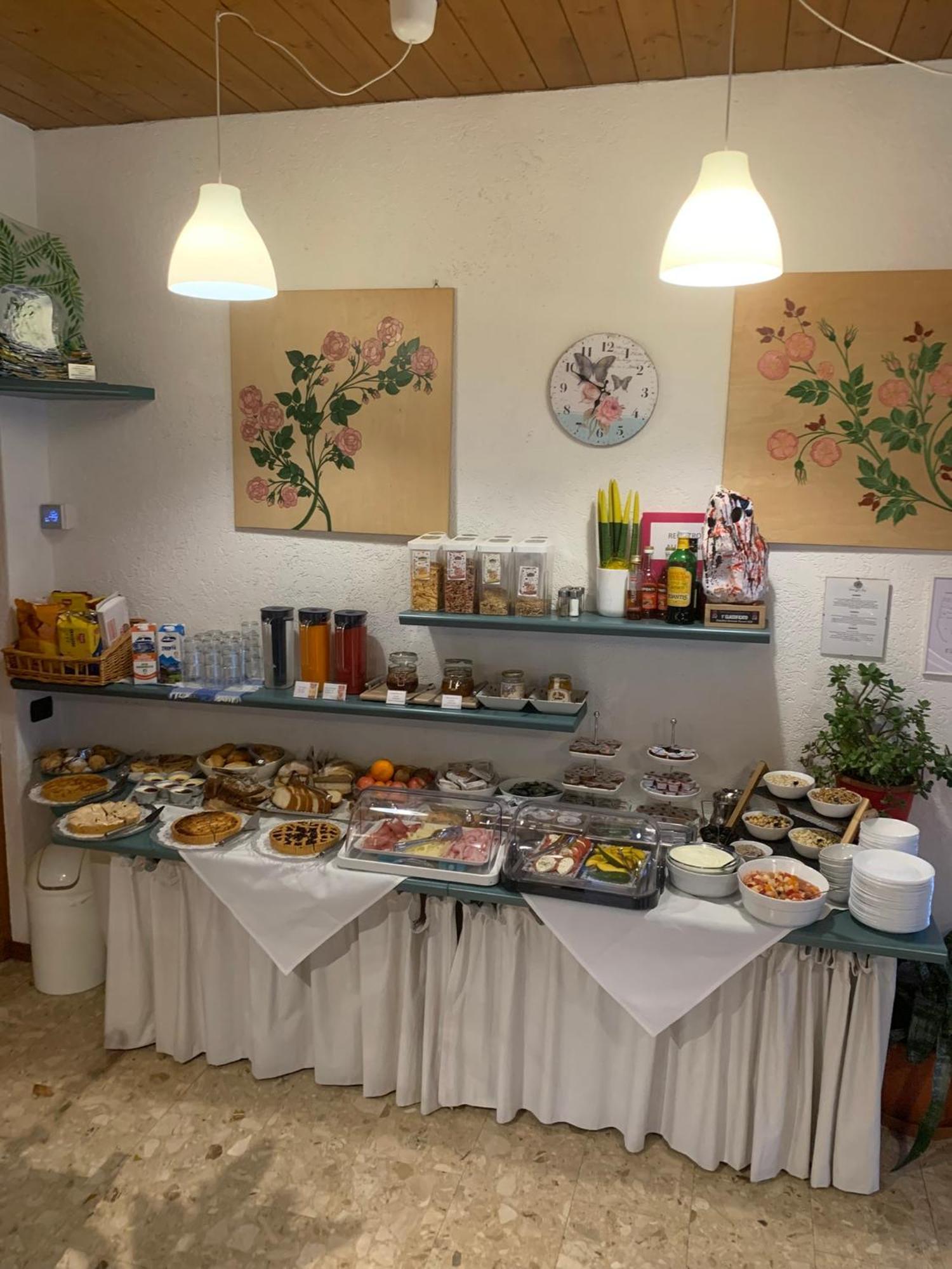 Hotel Garni Delle Rose Ceniga Екстериор снимка